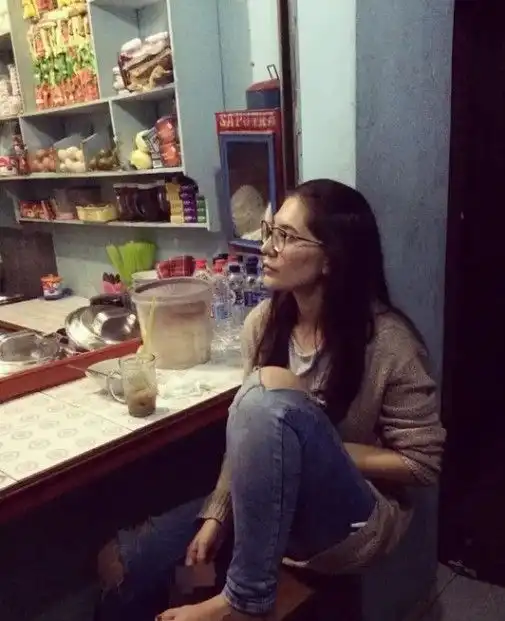 Duduk Nyaman di Warteg Tapi Dianggap Nggak Sopan, Kok Bisa?