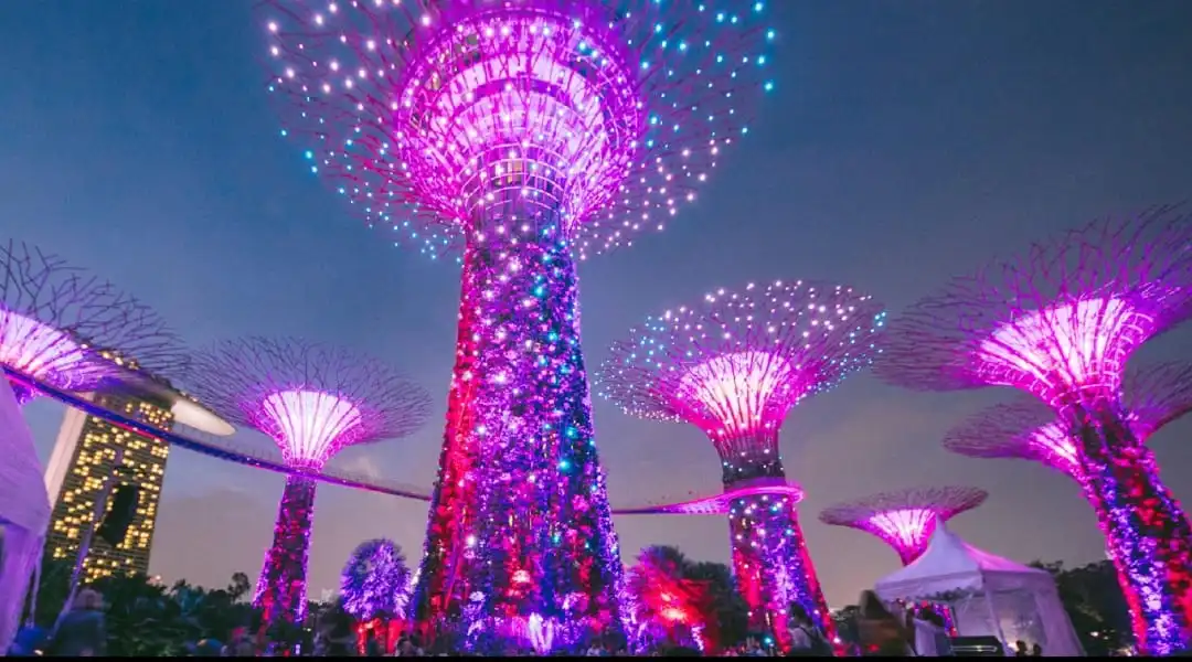 Taman Futuristik Gardens by the Bay - Singapura