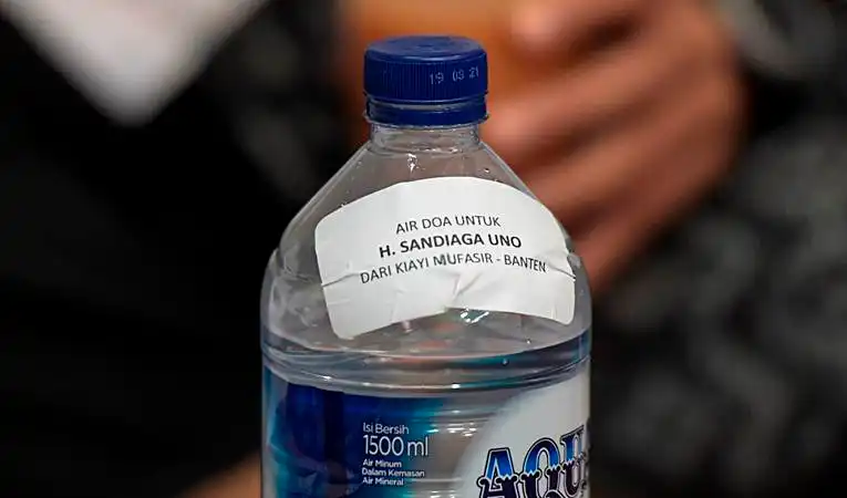 Kekuatan Spiritual di Balik Sebotol Air Doa Sesepuh