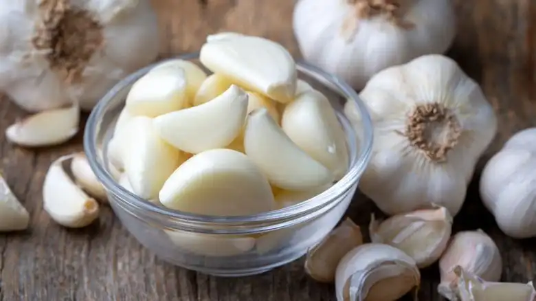 Mengapa Bawang Putih Perlu Dicincang atau Digeprek Sebelum Dimasak?