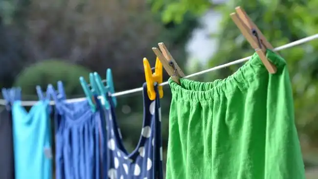Hujan Abu Vulkanik, Bolehkah Menjemur Pakaian di Luar Rumah? Ini yang Perlu Diperhatikan
