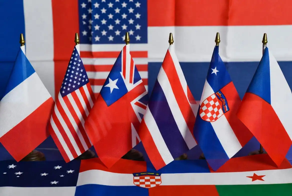 Mengapa Banyak Bendera Negara di Dunia yang Berwarna Merah Putih Biru? 