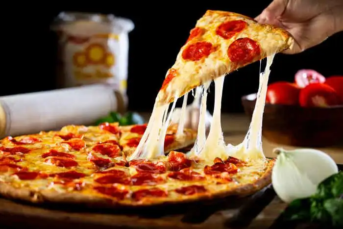 Asal Usul Pizza, Dari Makanan Rakyat Italia hingga Menjadi Kuliner Mendunia