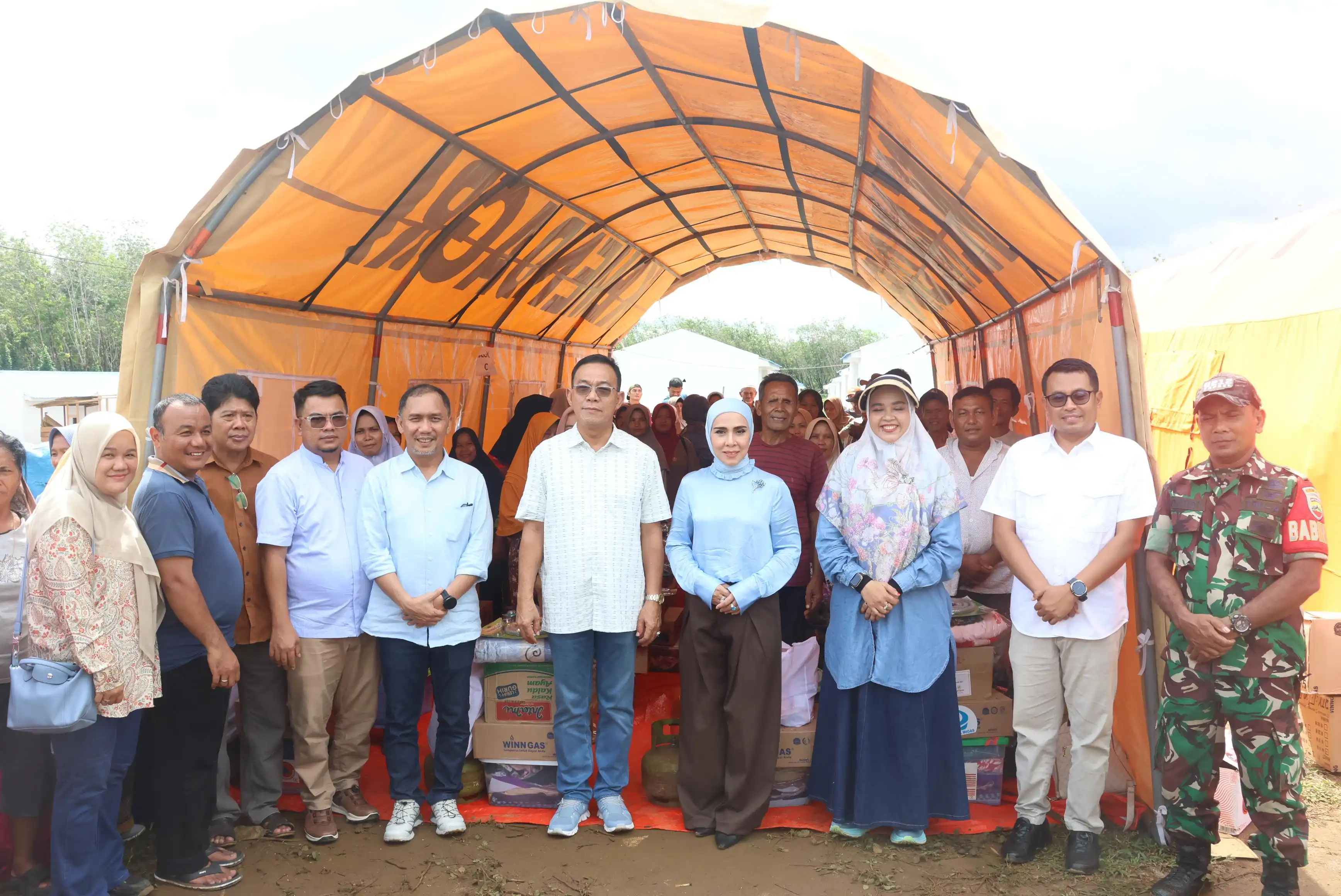 Bupati Tapsel Pantau Pemulihan Korban Banjir, Salurkan Bantuan di Huntap Hapesong Baru dan Huntara Napa