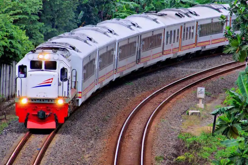 Catat! Ini Daftar Alat Elektronik yang Dilarang Dipakai di Kereta Api, Bisa Bikin Satu Gerbong Mati Lampu
