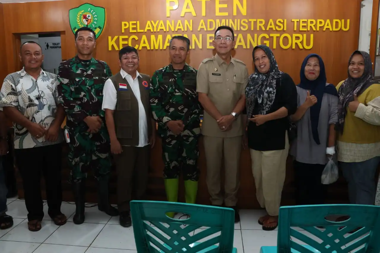 Bupati Tapsel Tinjau Lokasi Bencana Tanah Longsor di Angkola Barat dan Salurkan Ribuan Dana Tunggu Hunian