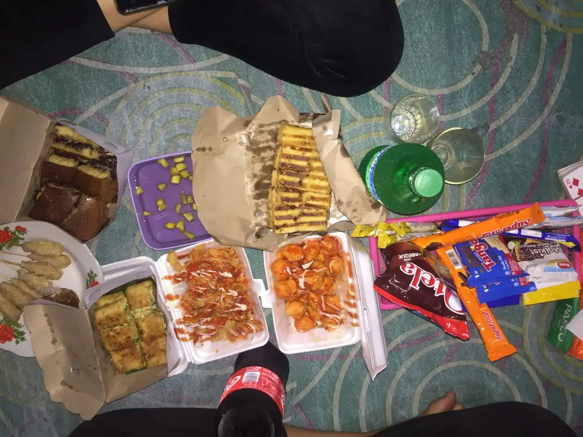 Ngemil Saat Malam Hari, Kebiasaan atau Sekadar Pelampiasan?