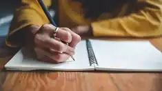 Antara Komitmen Tinta dan Dilema Pensil: Kenapa Kita Lebih Memilih Pulpen?