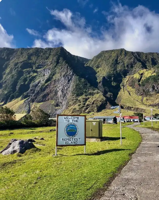 Pulau Berpenghuni Yang Paling Terpencil di Dunia