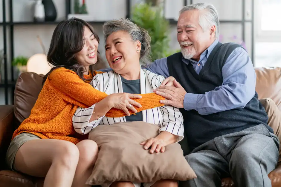 Benarkah Membantu Orang Lain Bisa Membuat Kita Lebih Bahagia? Ini Penjelasan Ilmiahnya
