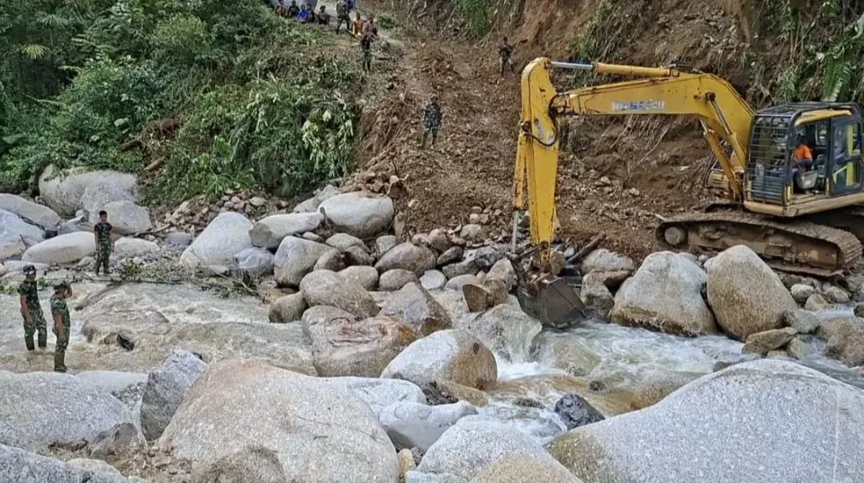 Satgas Karya Bakti Kodam I/BB Lanjutkan Pembangunan Jembatan Armco di Aek Punati, Taput