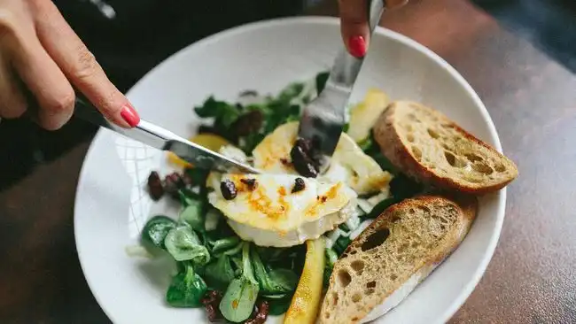 Skip Sarapan atau Makan Malam, Mana yang Lebih Baik untuk Diet?