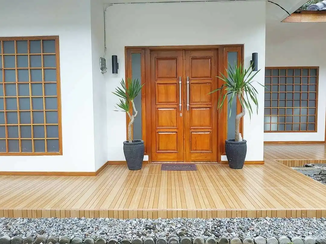Pintu Kayu Bisa Sulit Ditutup pada Kondisi Cuaca Tertentu