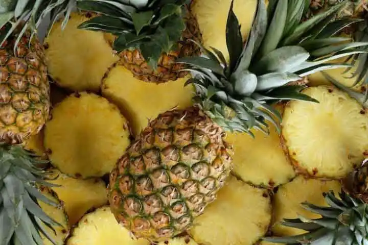 Mitos atau Fakta: Garam Bisa Bikin Nanas Tidak Gatal di Lidah