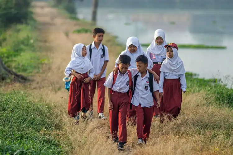 Mengapa Teman Sekolah Sering Menjadi Bagian dari Kenangan Terindah?
