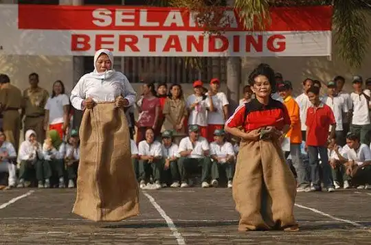 Dari Balap Karung hingga Panjat Pinang, Ini Keseruan Lomba Kemerdekaan