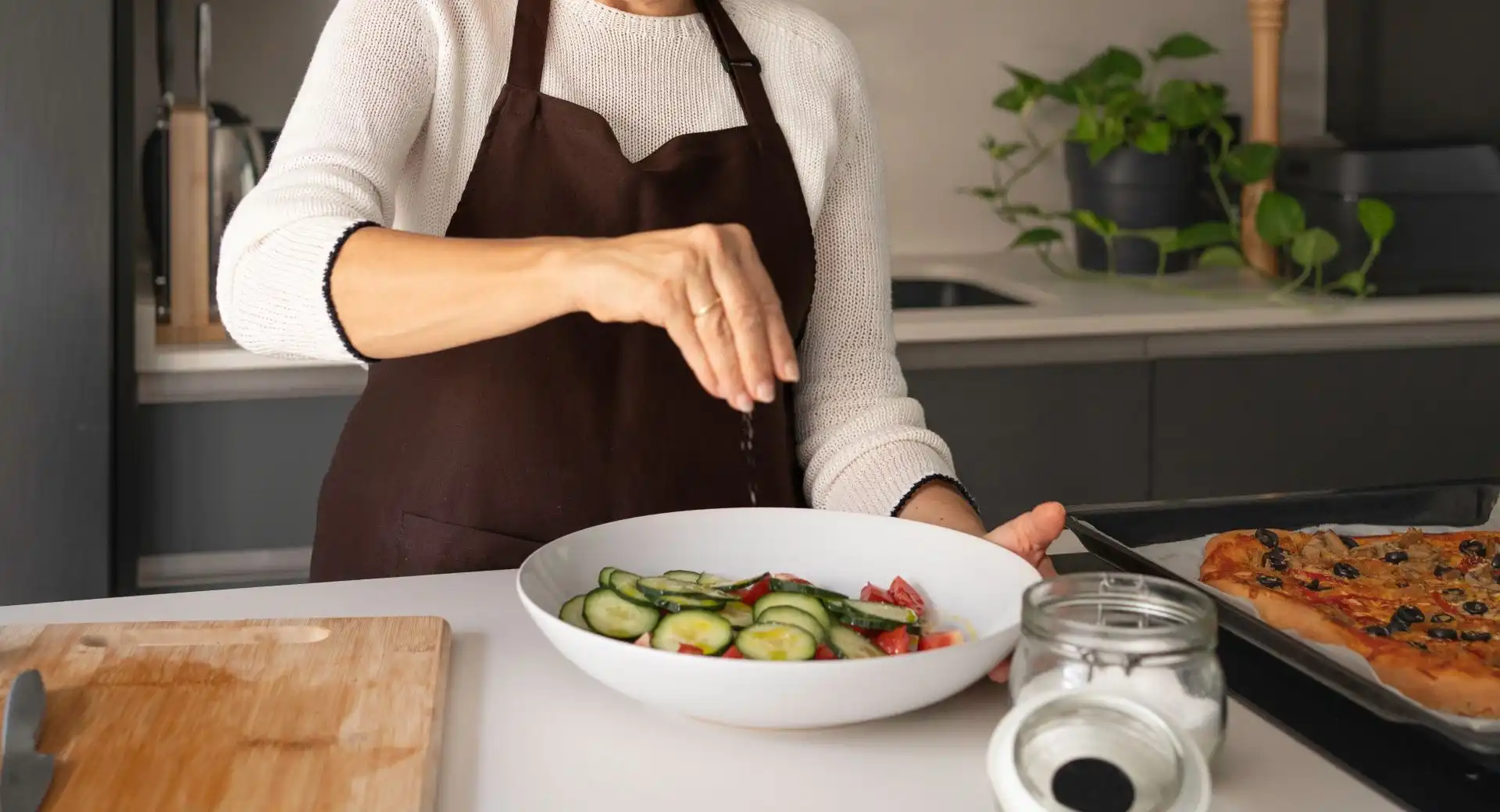 Tips Mengurangi Penggunaan Garam dalam Masakan
