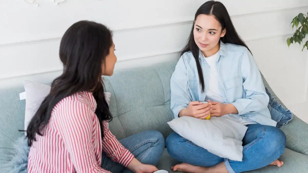 Tanda Teman Kamu Egois Sejati: Sering Banget Adu Nasib!