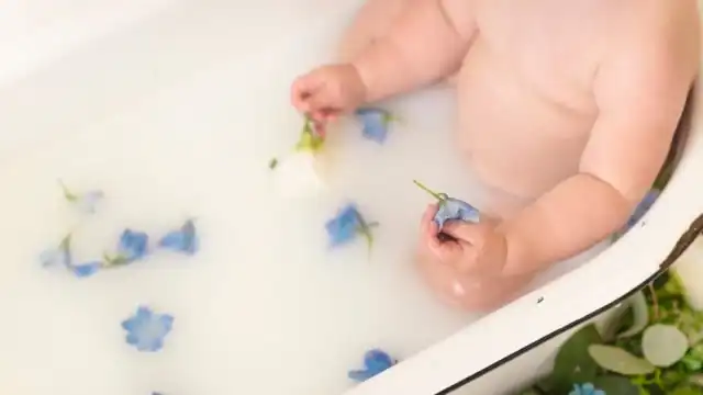 Bayi Mandi dengan Air Susu, Benarkah Bisa Membantu Menjaga Kelembapan Kulit?