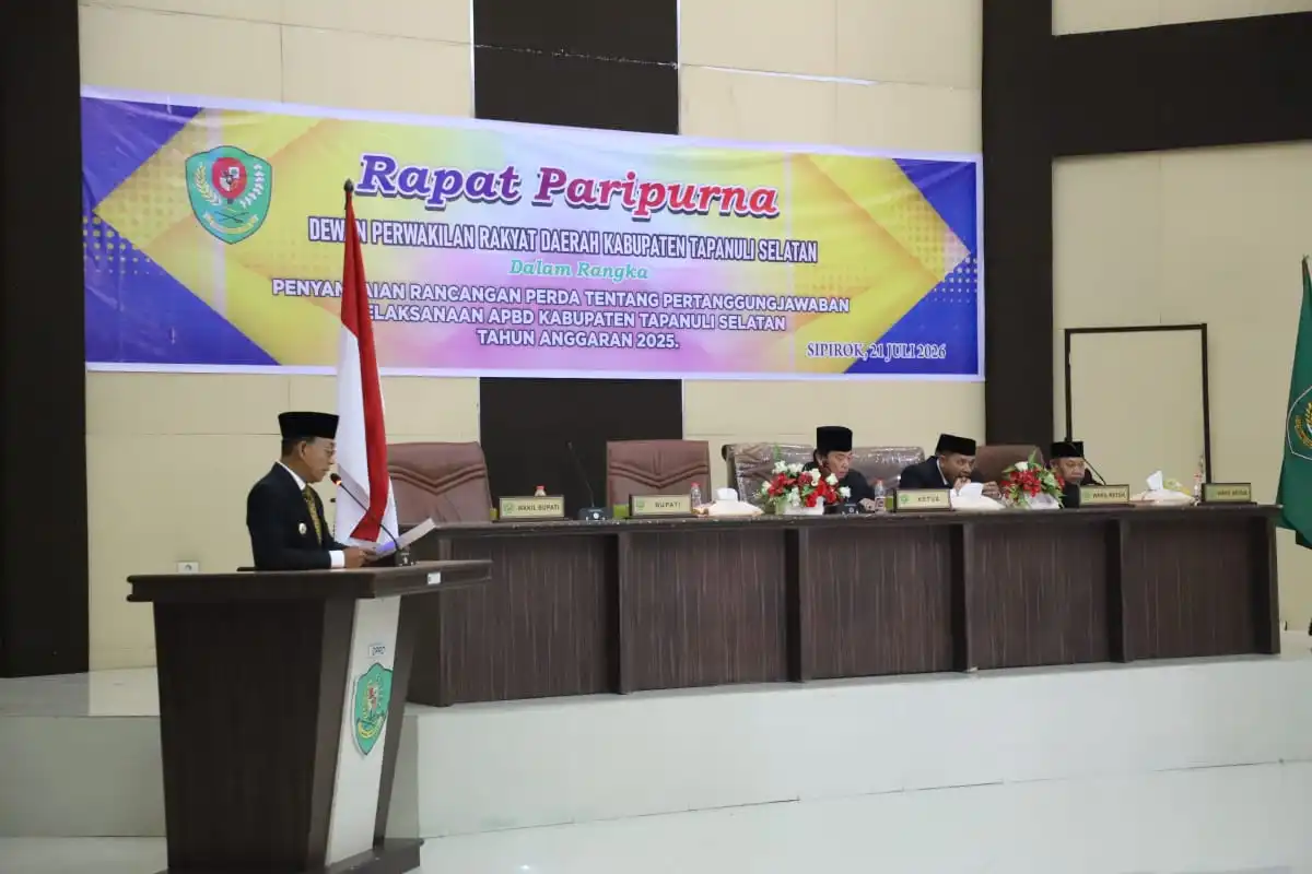 RAPAT PARIPURNA DPRD TAPSEL BAHAS PERTANGGUNGJAWABAN APBD 2025, BUPATI SAMPAIKAN JAWABAN ATAS PEMANDANGAN UMUM FRAKSI