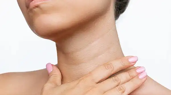 Waspada Tech Neck! Kebiasaan Sehari-hari yang Bisa Membuat Leher Cepat Mengalami Kerutan