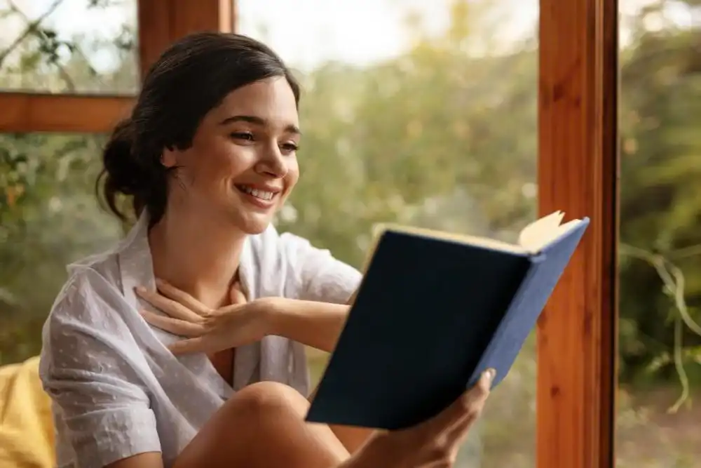 Mengapa Buku Fiksi Bisa Membantu Pembaca Memahami Kehidupan Orang Lain?