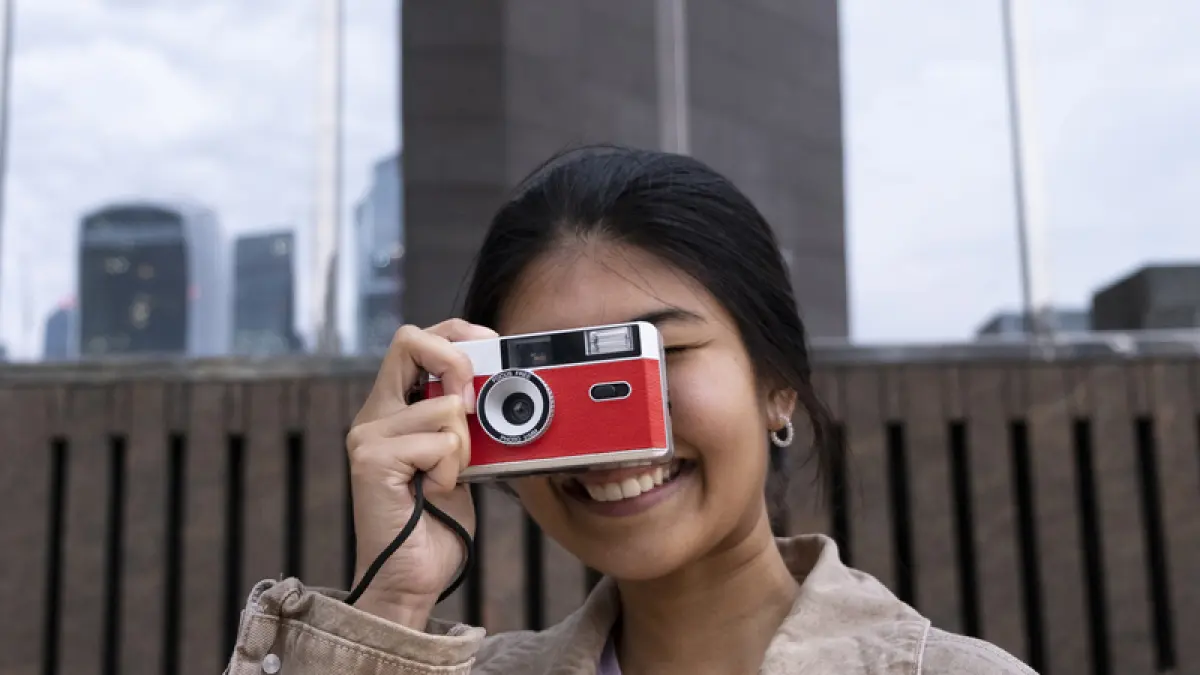 Dari Kamera Ponsel hingga Kamera Analog, Mengapa Foto Jadul Kembali Diminati?