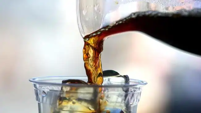 Hindari Minuman Manis dan Kafein Saat Cuaca Panas, Ini Alasannya
