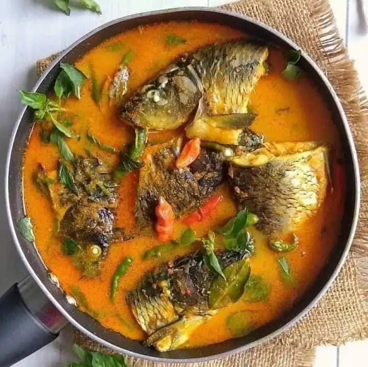 Seni Makan Ikan Mas dan Ujian Kesabaran Menghadapi Ranjau Tulangnya