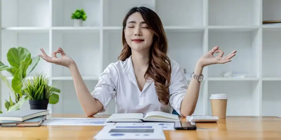 Cara Sederhana Mengurangi Pikiran Negatif Tanpa Stres, Bantu Pikiran Lebih Tenang dan Produktif