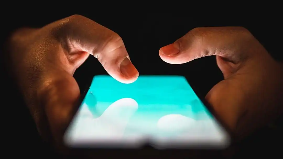 Kenapa Kita Terus Scrolling Meski Tidak Ada yang Dicari?