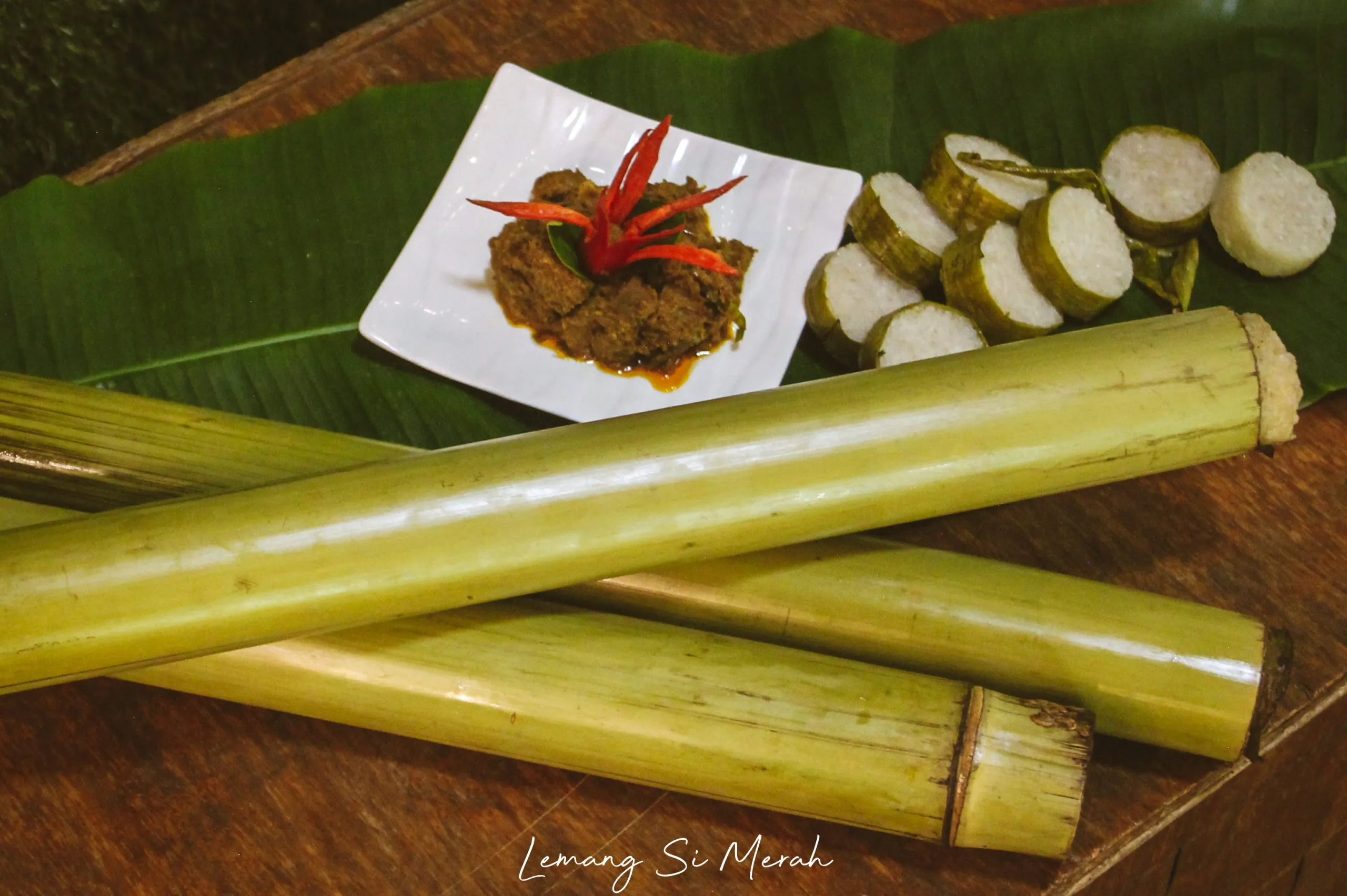 Lemang Cita Rasa Tradisi yang Dibakar dalam Bambu