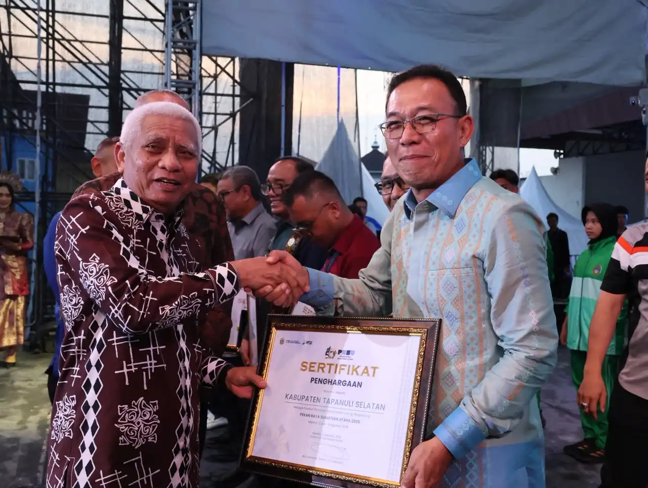 Tapsel Borong Tiga Penghargaan pada Penutupan PRSU ke-50, Bupati Gus Irawan: Kesungguhan adalah Kunci Prestasi