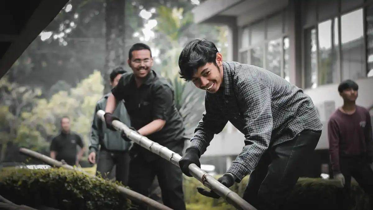 Gotong Royong di Era Modern: Masih Relevankah bagi Generasi Masa Kini?