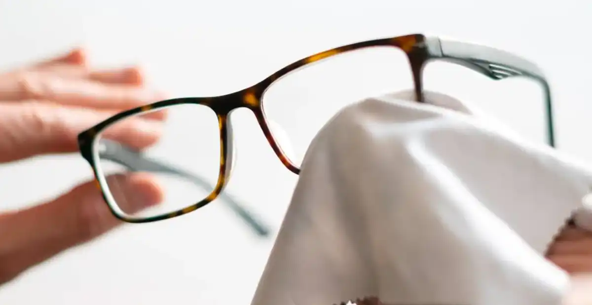 Tips Merawat Kacamata Agar Tetap Jernih dan Tak Mudah Rusak