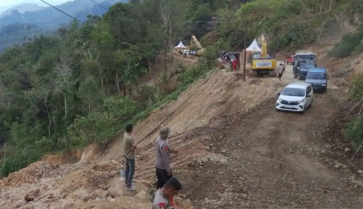Pasca Amblas, Jalinsum Sipirok-Taput Kembali Bisa Dilalui Kendaraan