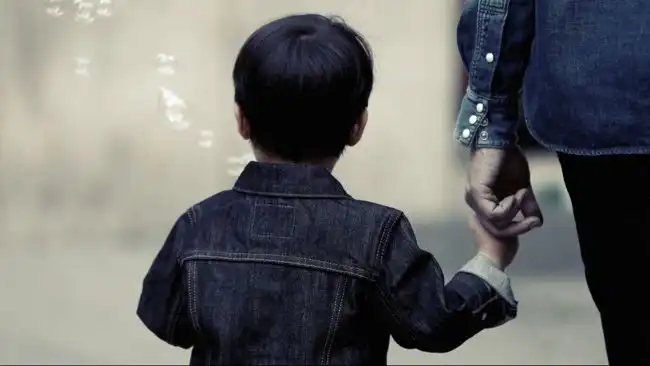 Anak Suka Memukul? Ini 6 Cara Orang Tua Menghadapinya dengan Tepat