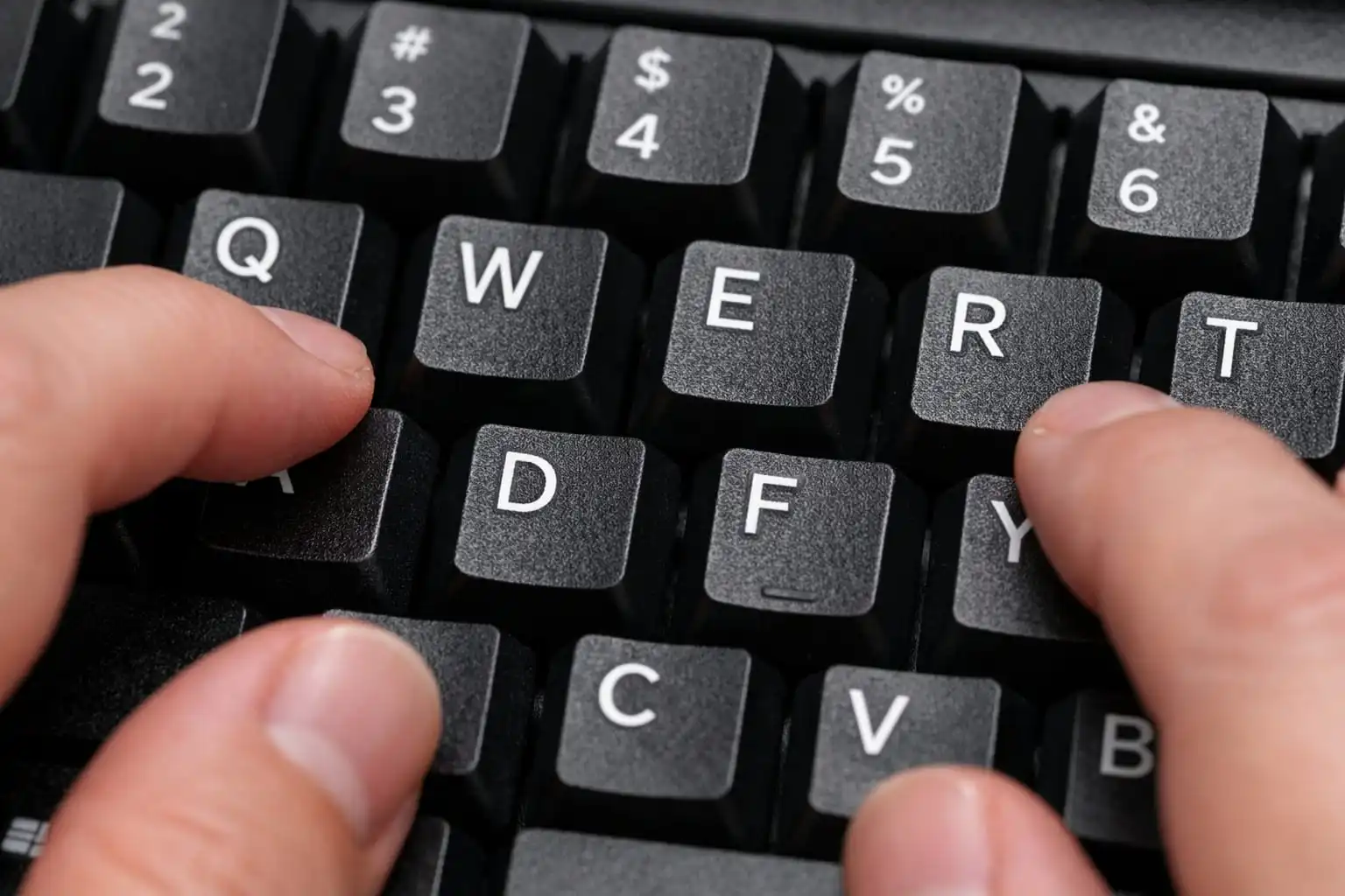 Sejarah Keyboard QWERTY yang Dipakai Dunia