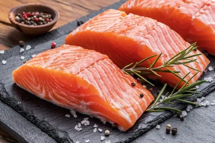 Kenapa Salmon Jarang Digoreng Deep-Fry? Ternyata Ada Alasan di Balik Tekstur dan Rasanya