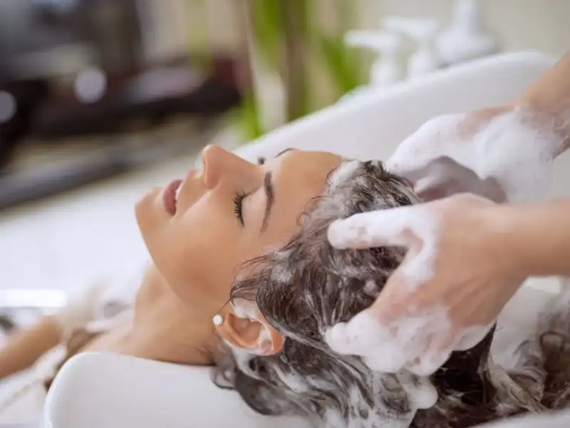 Kesalahan Keramas yang Bisa Merusak Kesehatan Rambut dan Kulit Kepala Tanpa Disadari