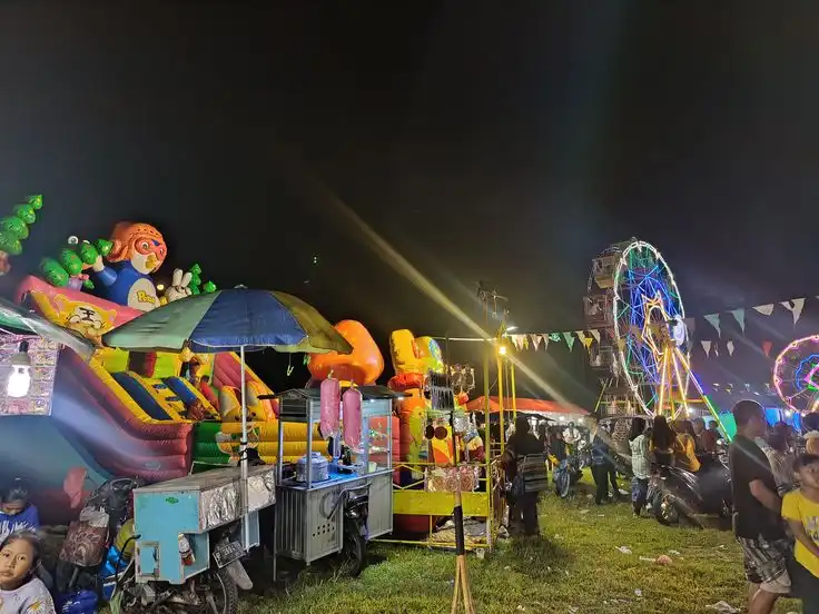 Suasana Pasar Malam Bisa Membuat Kita Terasa Kembali ke Masa Kecil