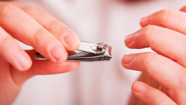 Potong Kuku Pas Lagi Haid: Antara Tradisi, Paranoia, dan Fakta yang Sering Terlupakan