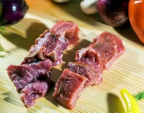 Daging dan Darah Tinggi: Aman atau Justru Berbahaya? Ini Penjelasan Ilmiahnya