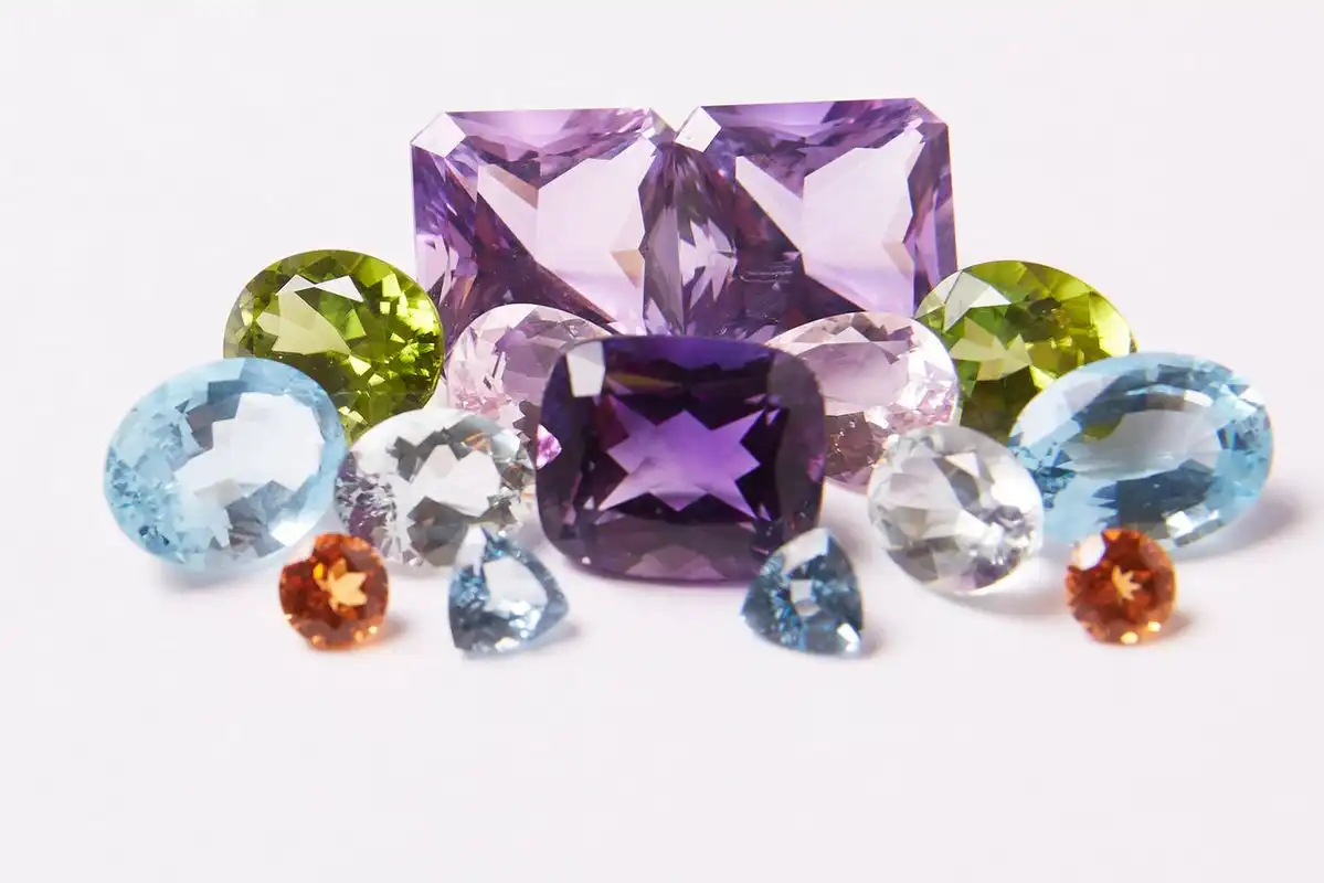 Jangan Sampai Kena Tipu! 5 Cara Nyentrik Bedain Batu Permata Asli vs Kaleng-Kaleng