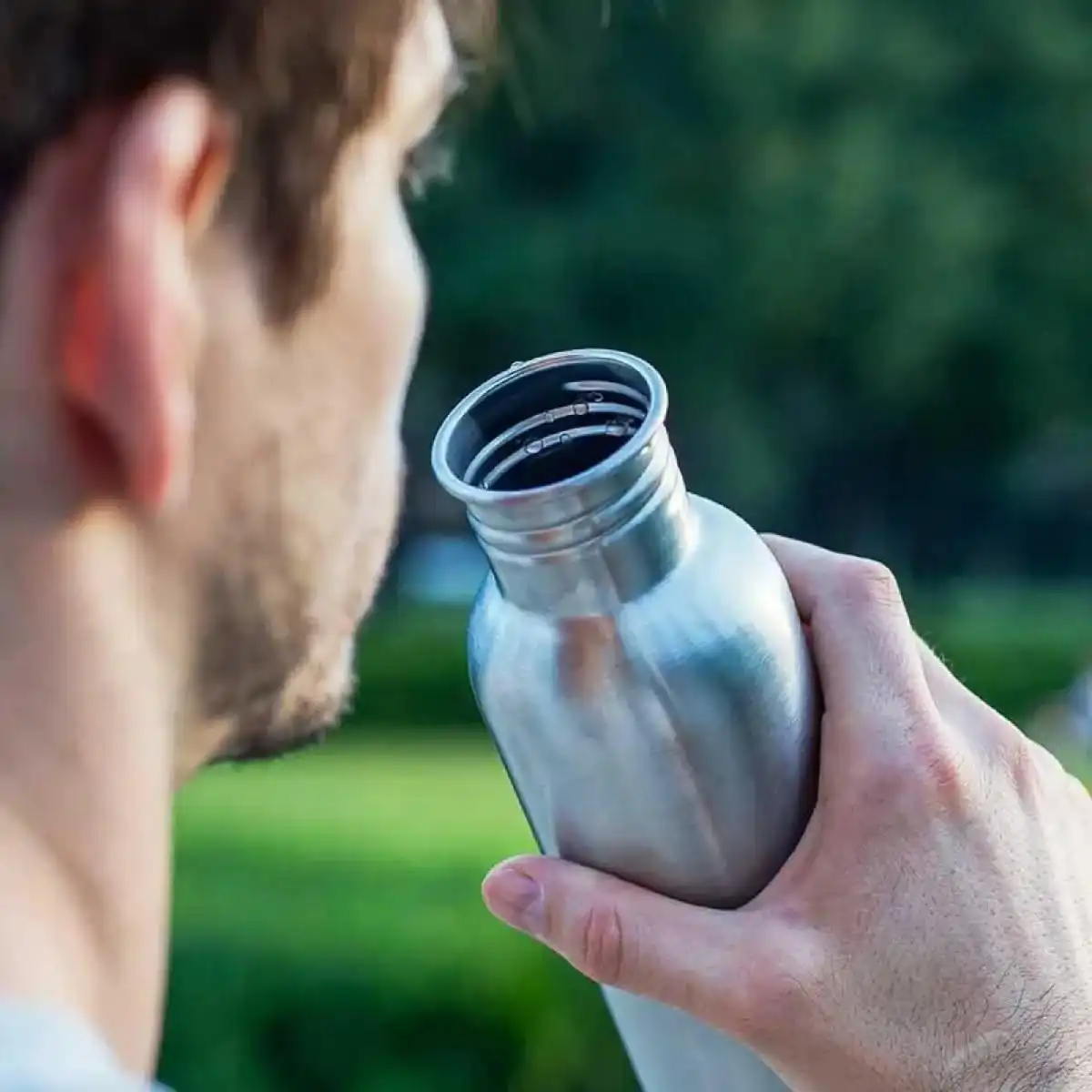 Botol Minum Stainless Steel dan Plastik, Apa Perbedaannya untuk Penggunaan Harian?