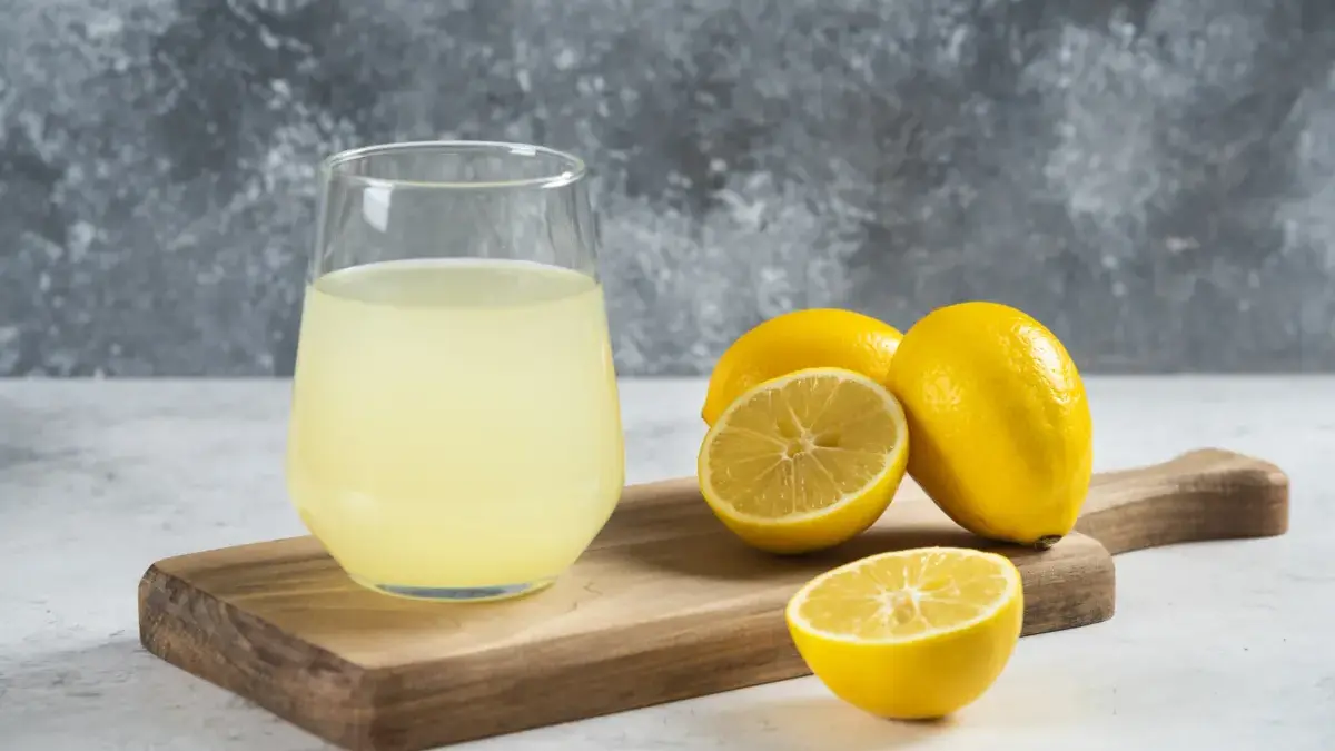 Benarkah Minum Air Lemon Setiap Pagi Membersihkan Racun Tubuh?