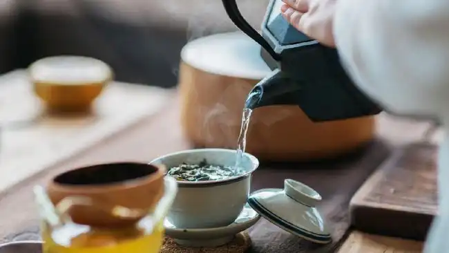 Warming Tea Blend: Racikan Teh Alami untuk Meredakan Nyeri Menstruasi