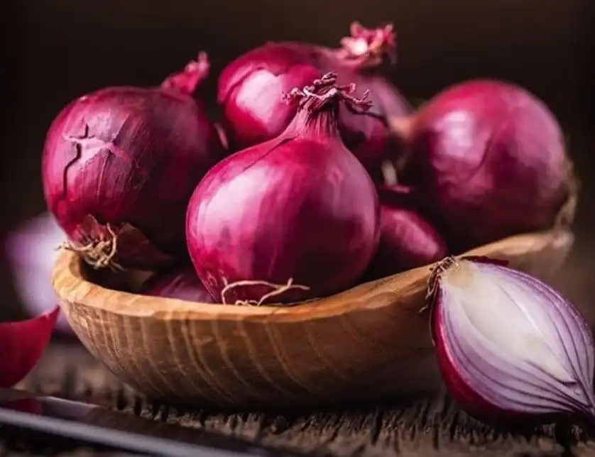 Dilema Sambal Matah: Mengapa Bawang Merah Bisa Menyebabkan Bau Badan dan Napas?