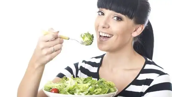 Hubungan Antara Pola Makan dan Kesehatan Mental: Mengapa Nutrisi Berperan Penting?
