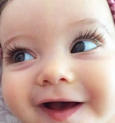 Benarkah Potong Bulu Mata Bayi Bikin Lentik? Cek Penjelasannya